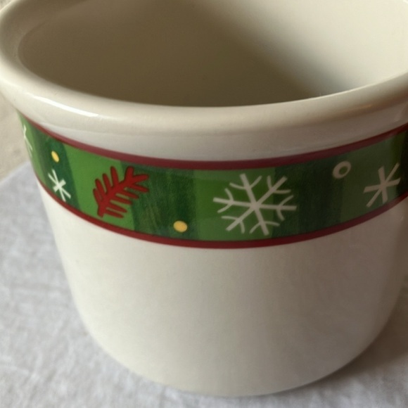 Longaberger: Christmas Holiday One Pint Crock with Lid - Picture 10 of 16